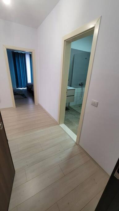 Hidden Gem, Modern 2bedroom, Amazing Terrace-free Parking-your Away From * Tirana