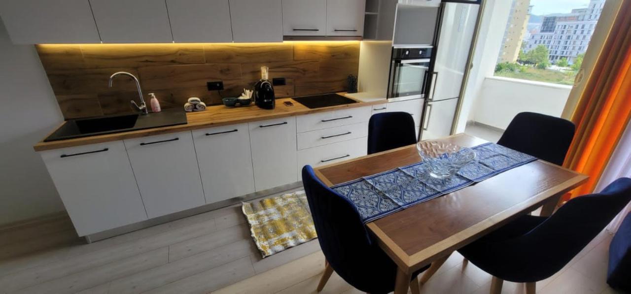 Hidden Gem, Modern 2bedroom, Amazing Terrace-free Parking-your Away From Appartamento
