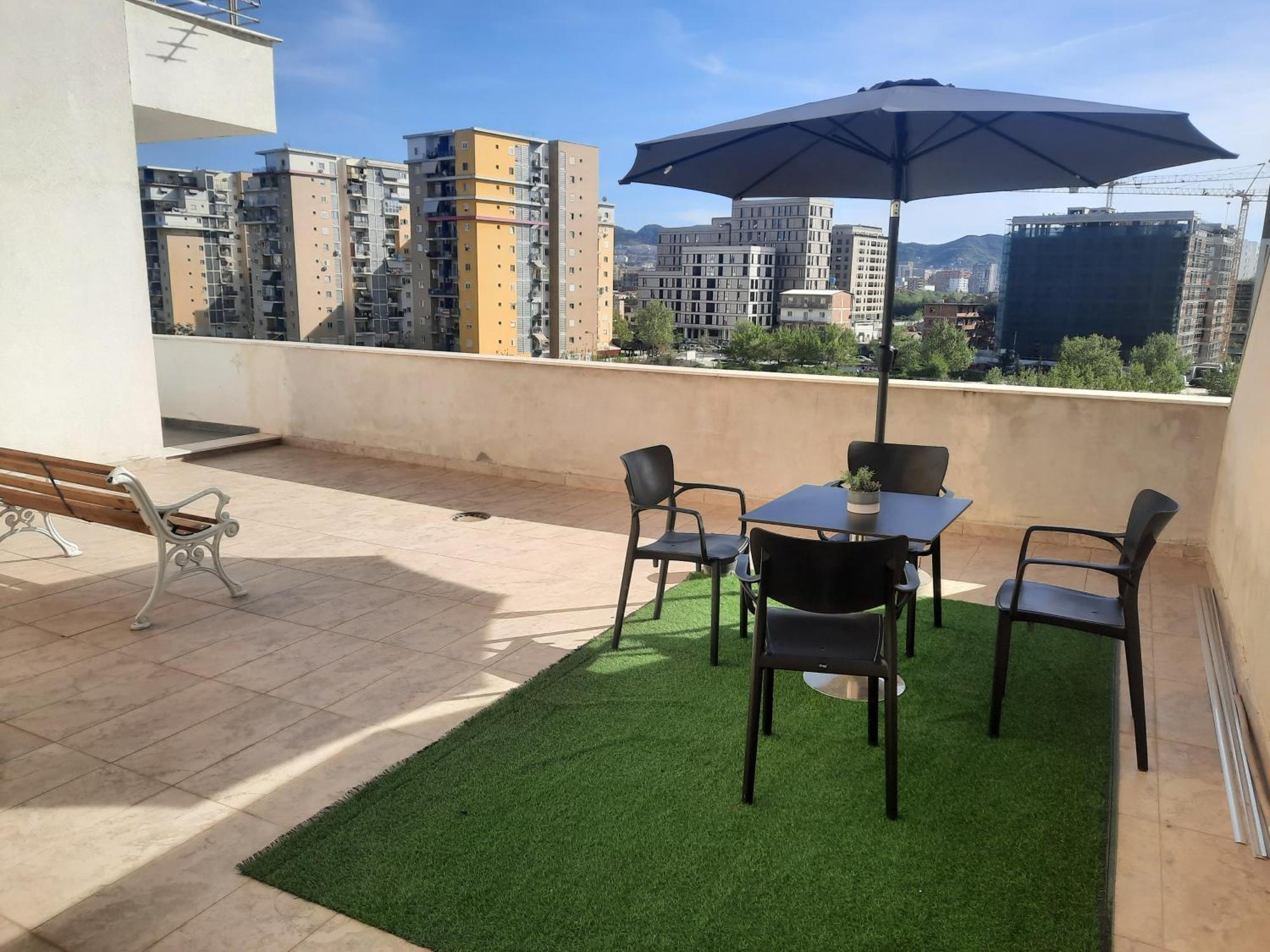 Hidden Gem, Modern 2bedroom, Amazing Terrace-free Parking-your Away From